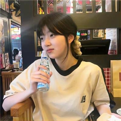 左撇子女孩